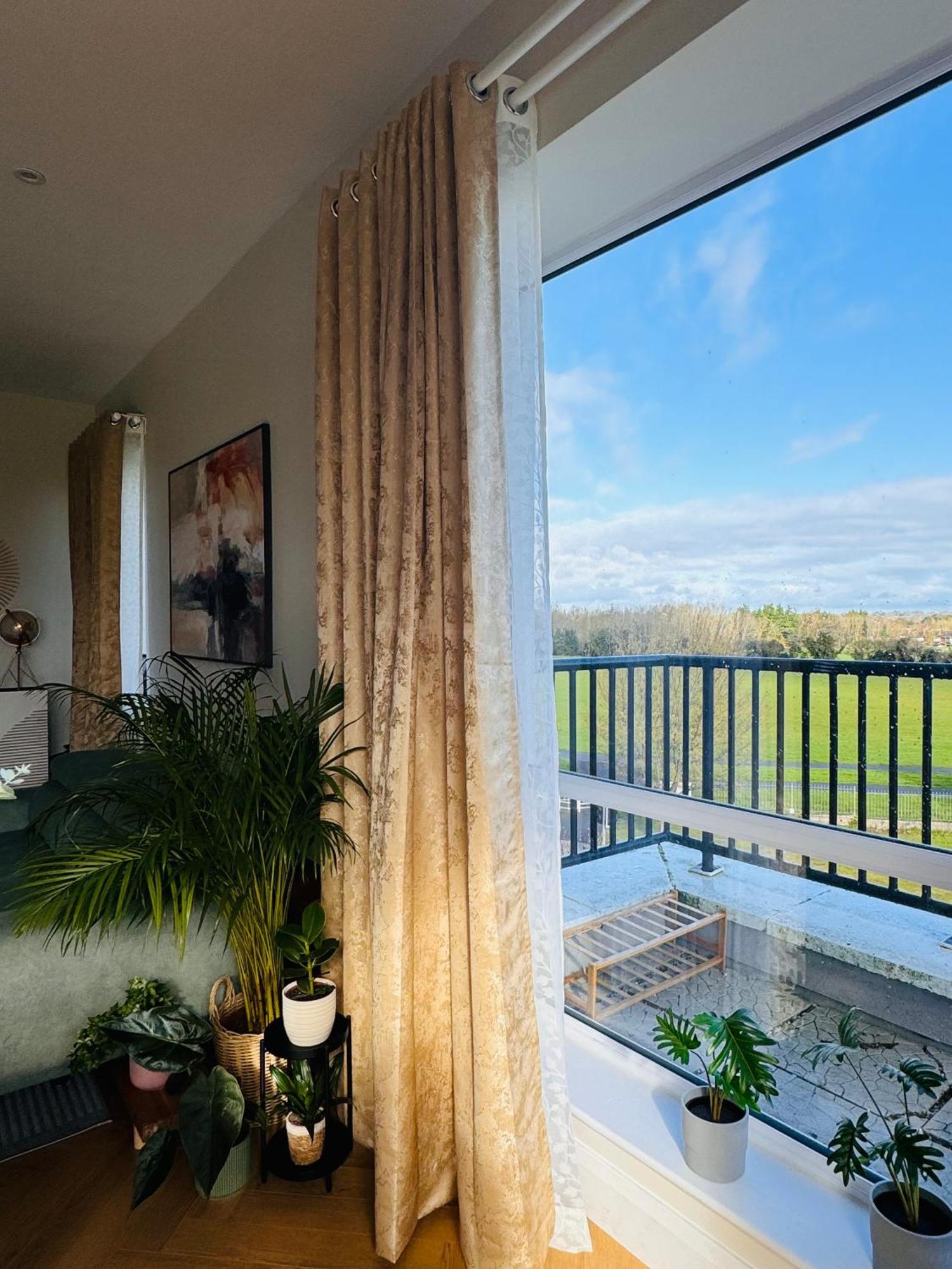 Finnstown Hall- Private Room In Shared Apartment With The Host Dublin Exterior photo